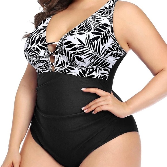 YONIQUE PLUS SIZE 1 PIECE LACE UP PLUNGE TUMMY CONTROL SWIMWEAR SIZE 24W NEW - Picture 1 of 6